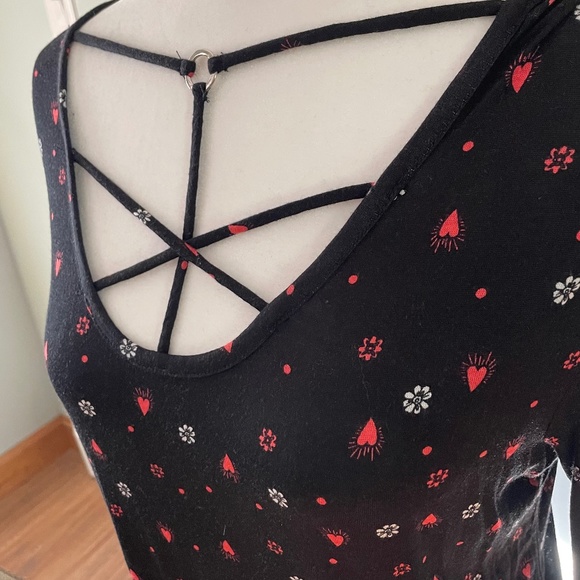 🆕 Black Flower and Heart Long Sleeve Top w/ Strappy Neck Design - Size M - Picture 2 of 8